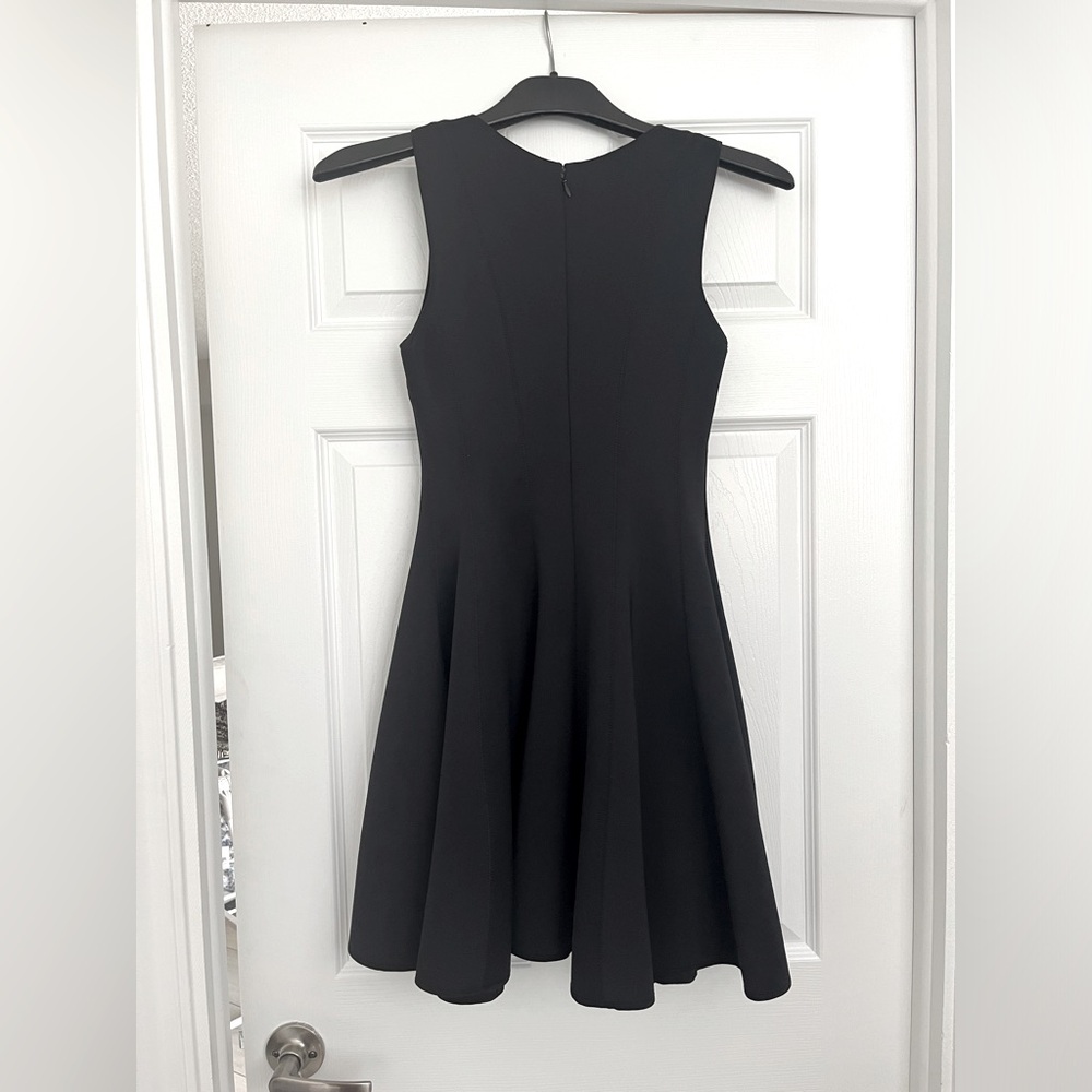 Club Monaco LBD 🖤 - Picture 3 of 8
